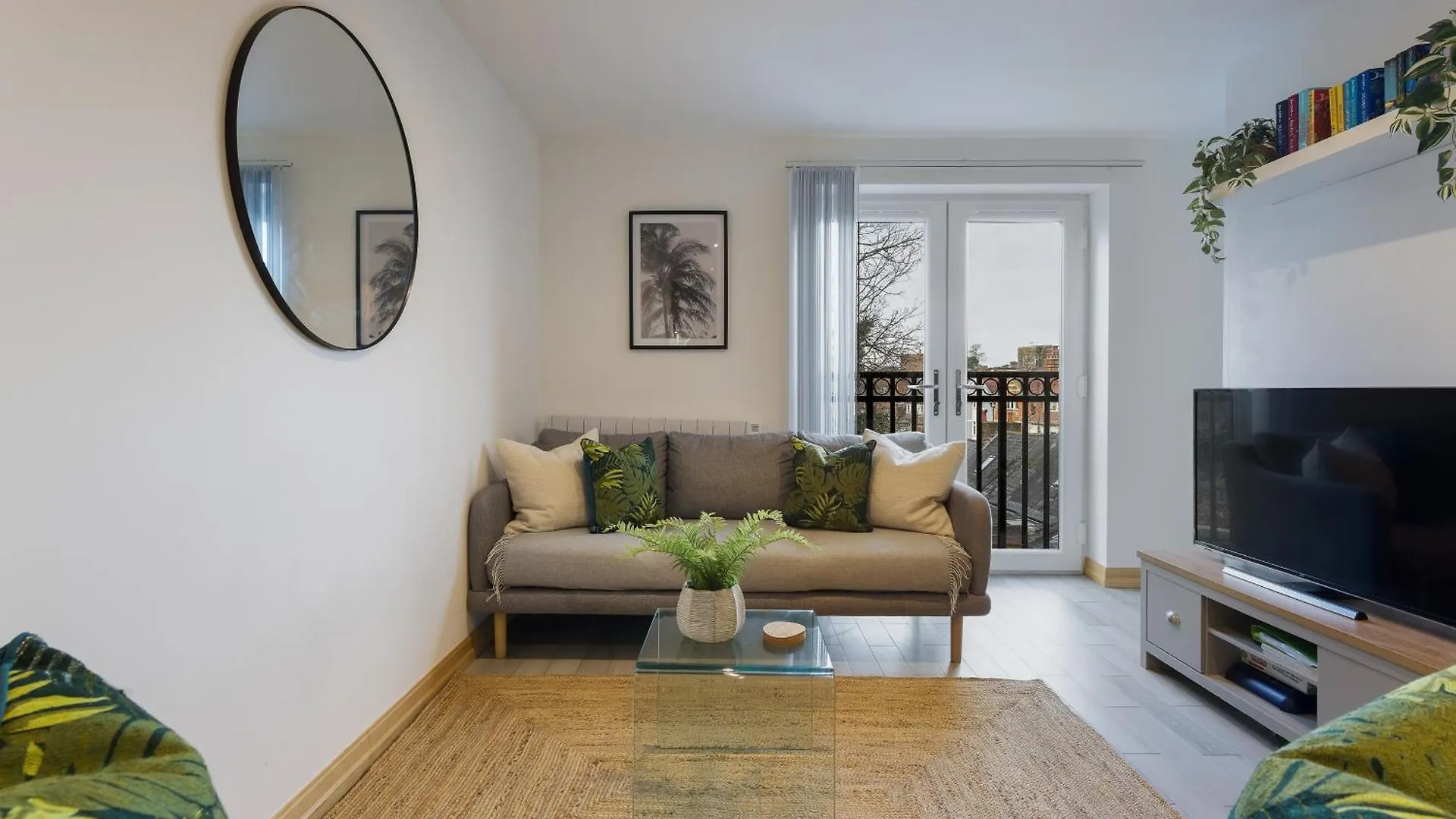 Seaside Town Centre Triplex: Spacious Retreat with Parking Bournemouth United Kingdom