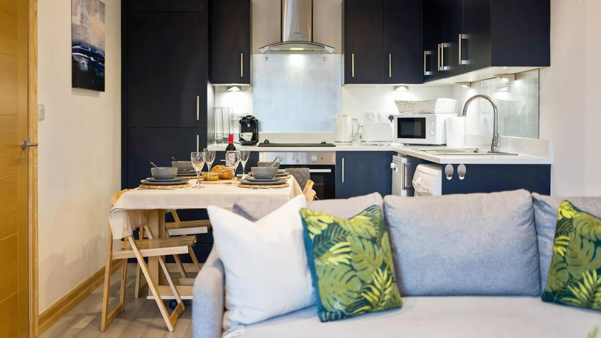 Apartment Seaside Town Centre Triplex: Spacious Retreat with Parking Bournemouth United Kingdom