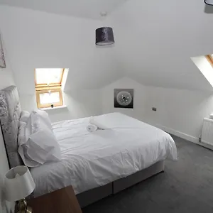 https://holden-court-apartment-5.brighton-hotels-england.com