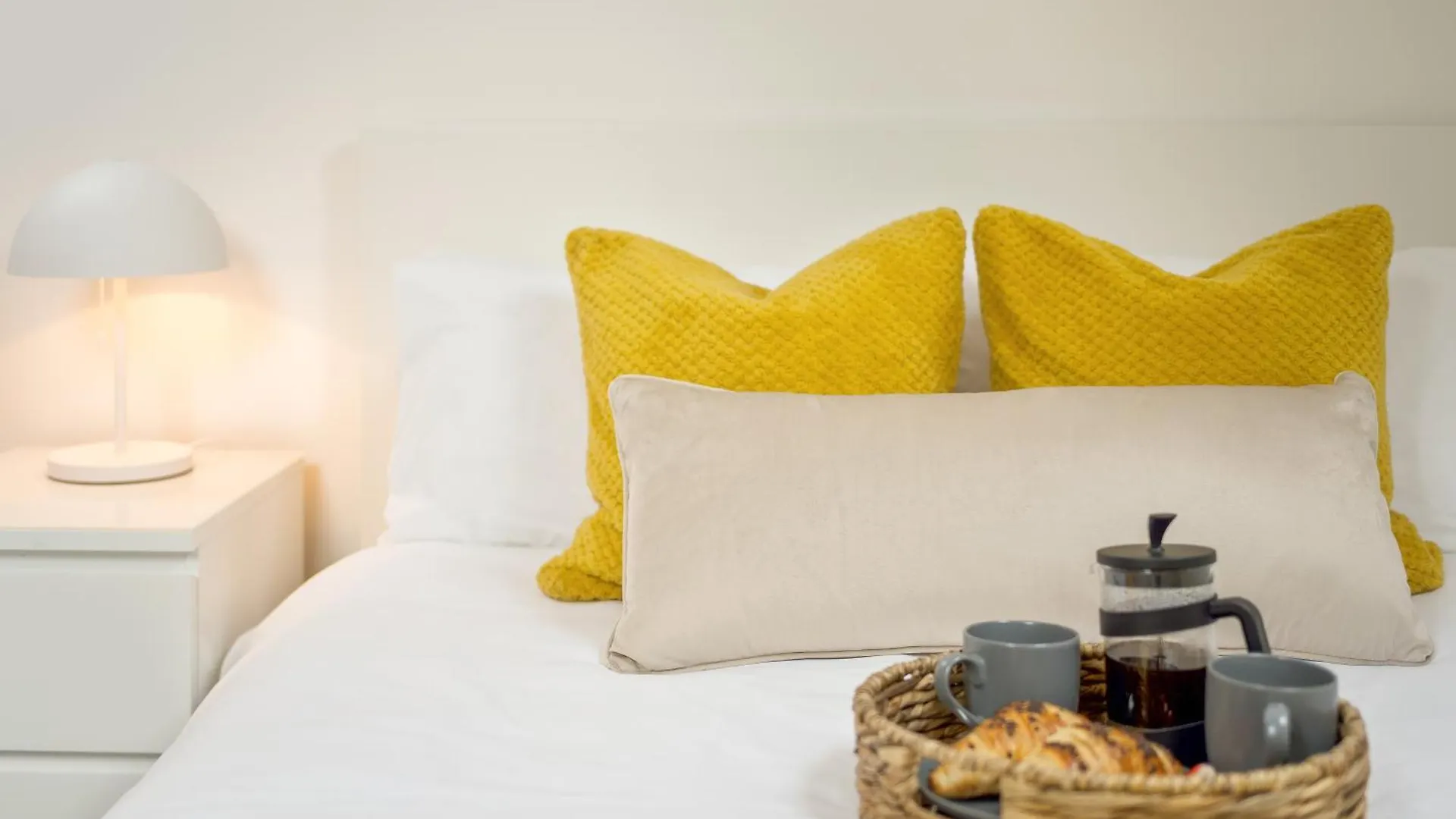 Seaside Town Centre Triplex: Spacious Retreat with Parking Bournemouth